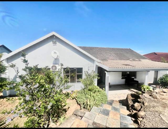 3 BEDROOM HOUSE FOR SALE IN BISLEY